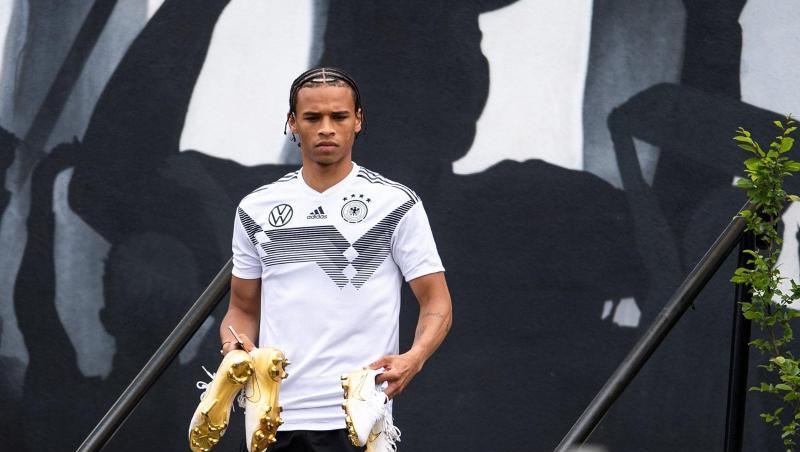 Leroy Sane kommt zum Training der Nationalmannschaft im Stadion De Koel. Foto: Leroy Sané Leroy Sane kommt zum Training der Nationalmannschaft im Stadion De Koel. Foto: Leroy Sané