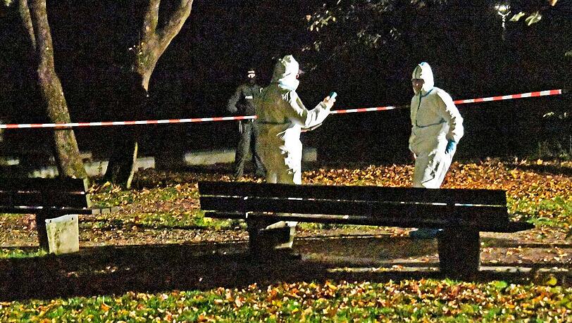 Spurensicherung sichert möglichen Tatort ab: Am Sonntagmorgen wurde eine Leiche in Neuperlach entdeckt.