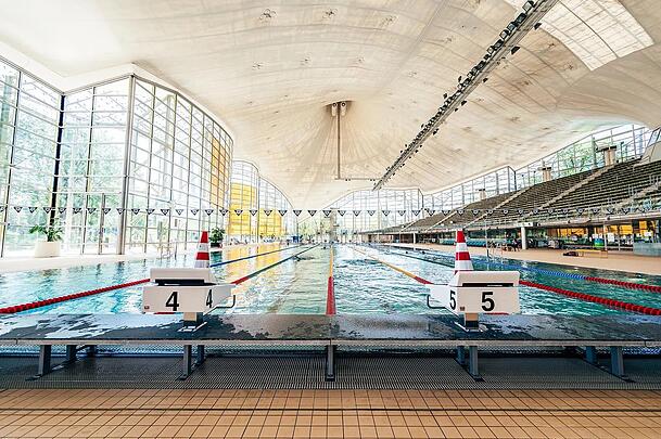 Die Olympiaschwimmhalle ist nicht mehr groß genug für Sommerspiele. In Freising soll deshalb ein temporäres Becken aufgestellt werden.