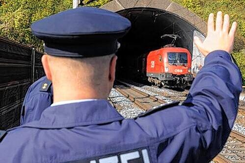 Polizisten sichern den Neuberg-Tunnel: Hier blieb der ICE zwei Stunden lang stehen, bis die Gäste in einen anderen Zug umsteigen konnten.
