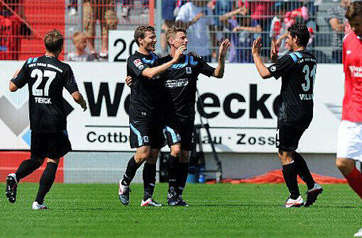 Vier Löwen, zwei in der Elf des Tages. Benny Lauth (2.v.l) und Kevin Volland (r.)