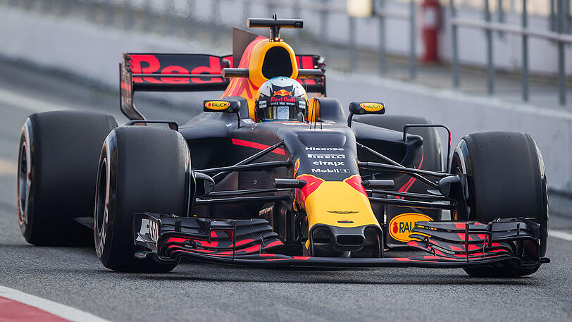 Red Bull war im Vorjahr schon zweite Kraft und will nun zurück an die Spitze. Bis zum Sonntag machte das Team noch ein Geheimnis um seinen RB13. "Das Auto wirkt aggressiv, und auf der Basis unserer Daten sieht es gut aus", sagte Red-Bull-Berater Helmut Marko.