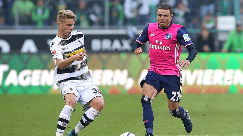 Hamburg gegen Mönchengladbach, hier beim Hinrundenspiel in der Bundesliga (0:0) in Person von Nico Elvedi (l.) und Nicolai Müller.