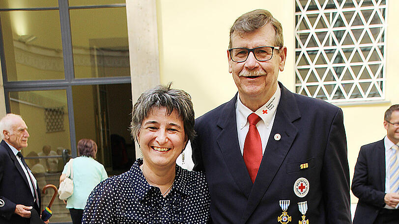 Hans Schmidt und seine Frau Martina kurz nach der Ehrung im alten Odeon.
