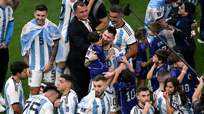 Lionel Messi genießt den argentinischen Jubel nach dem WM-Titel.