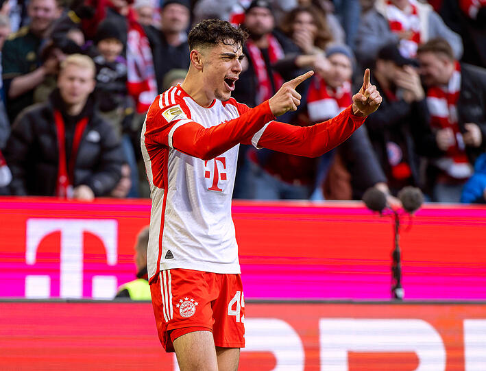 Neun Spiele, neun Siege: Die Bilanz von Aleksandar Pavlovic beim FC Bayern könnte nicht besser sein.