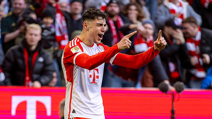 Neun Spiele, neun Siege: Die Bilanz von Aleksandar Pavlovic beim FC Bayern könnte nicht besser sein.