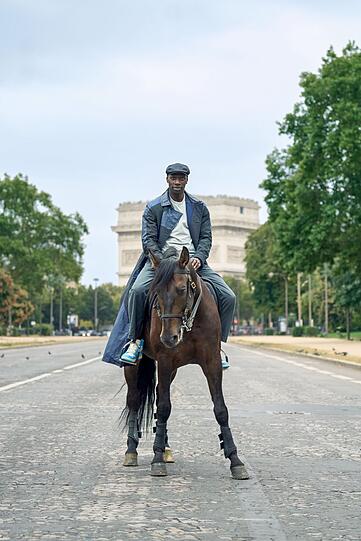 Meisterdieb Assane (Omar Sy) findet immer neue Mittel, um Polizei und Publikum zu &uuml;berraschen.