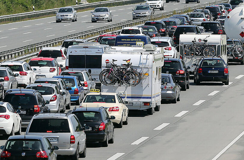 Die Blechlawine rollt. Am Wochenende starten nun auch Bayern und Baden-Württemberg in die Ferien.