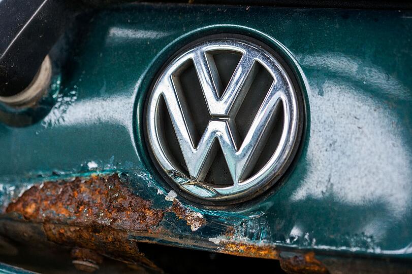 Hat im Abgas-Skandal weltweit den Zorn der Aufsichtsbehörden auf sich gezogen: Autobauer Volkswagen.