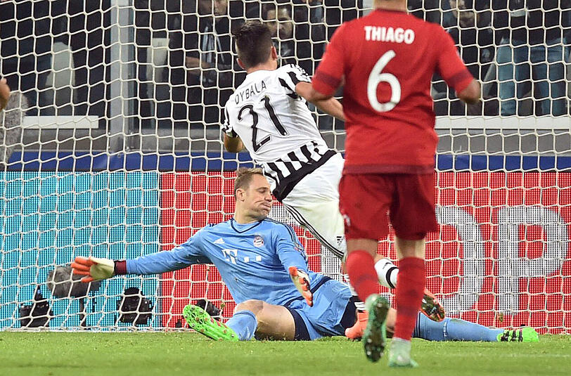 Manuel Neuer: Note 3. Der Gegenüber von Torwart-Legende Gigi Buffon. Der Mann war beschäftigt. Neuer nicht. Bis Mitte der zweiten Hälfte. Chancenlos bei den Gegentoren.