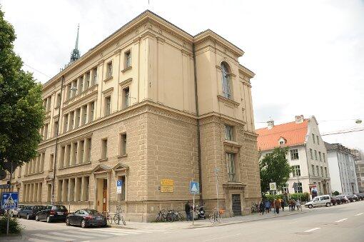 Unter diesem Dach sind in der Schwanthalerstraße die Marieluise-Fleißer-Realschule und eine Grundschule untergebracht.