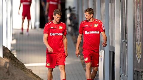 Die Zwillinge Sven (l) und Lars Bender beenden ihre Karriere.