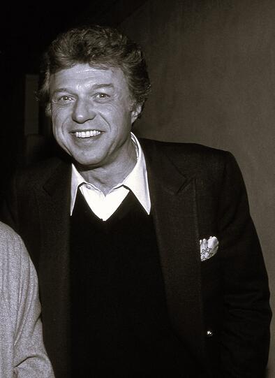 Sänger Steve Lawrence ist am 7. März im Alter von 88 Jahren an den Folgen einer Alzheimer-Erkrankung gestorben.
