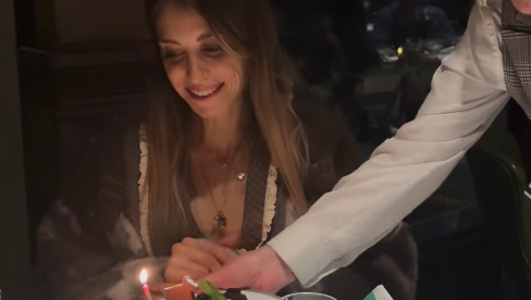 Cathy Hummels freute sich in Miami über eine Geburtstagsüberraschung. Doch die Influencerin wurde eigentlich im Januar geboren. Cathy Hummels freute sich in Miami über eine Geburtstagsüberraschung. Doch die Influencerin wurde eigentlich im Januar geboren.