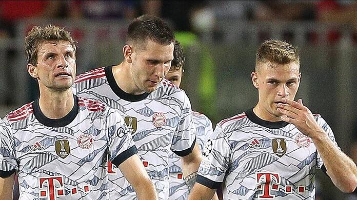 Trotz des Siegs nicht ganz zufrieden: Thomas Müller (l.) und Joshua Kimmich (r.).