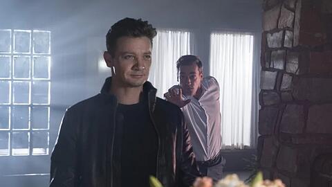 "Catch Me!": Bob Callahan (Jon Hamm, r.), glaubt, Jerry Pierce (Jeremy Renner) endlich fangen zu können.