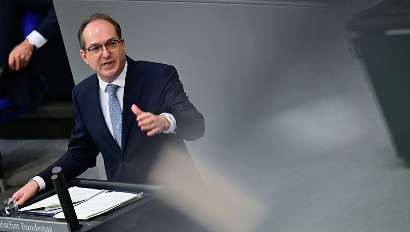 Bundesinnenminister Alexander Dobrindt (CSU) lobte die eigene Migrationspolitik als Erfolg. Bundesinnenminister Alexander Dobrindt (CSU) lobte die eigene Migrationspolitik als Erfolg.