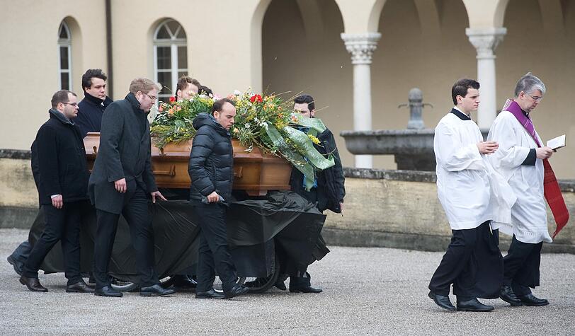 Abschied von Tilman Turck: Hunderte Verwandte und Freunde erweisen dem Mordopfer von Dachau auf dem Münchner Nordfriedhof die letzte Ehre.