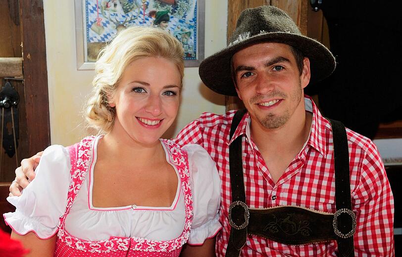 Schon lange ein Paar, seit 2010 verheiratet: Philipp Lahm und seine Claudia.