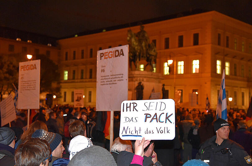 Bilder vom Pegida-Umzug in München: AZ-Lesereporter Djordje Matkovic war am Odeonsplatz vor Ort.