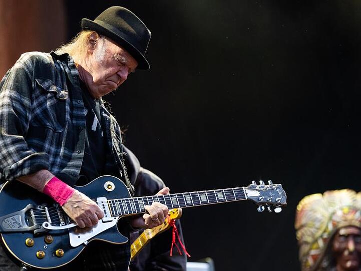 Neil Young beim Tourauftakt in Dresden. Weitere Stationen sind Berlin, Mannheim und München.