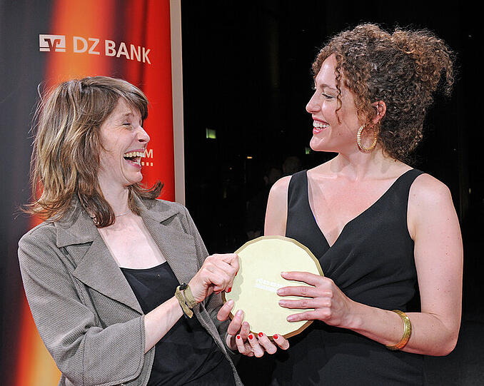 Petra Brix (l) und Christina Schiewe werden am 04.07.2014 im Rahmen des Filmfest München mit dem Förderpreis Neues Deutsches Kino in der Kategorie "Drehbuch" für ihren Film "Be My Baby" geehrt. Foto: Ursula Düren/dpa