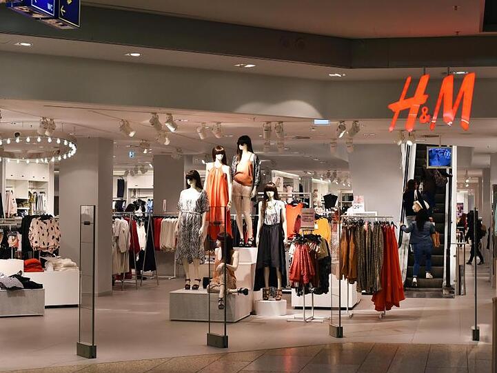 Eine H&M-Filiale in einem Einkaufszentrum.