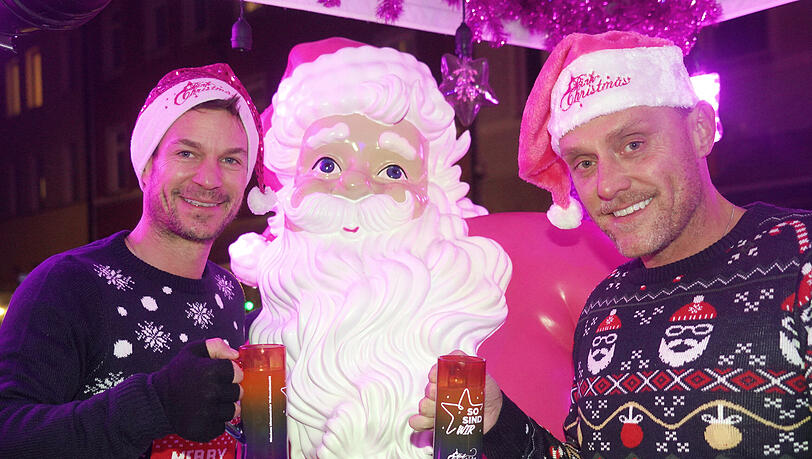Pink Christmas-Glühwein mit Markus und Robert Maier-Kares (v.l.).