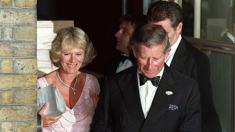 Juni 2000: Knapp drei Jahre nach dem Tod von Diana zeigten sich Camilla Parker Bowles und Charles in London Juni 2000: Knapp drei Jahre nach dem Tod von Diana zeigten sich Camilla Parker Bowles und Charles in London