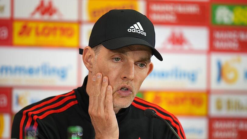Der Münchner Trainer Thomas Tuchel spricht während einer Pressekonferenz.