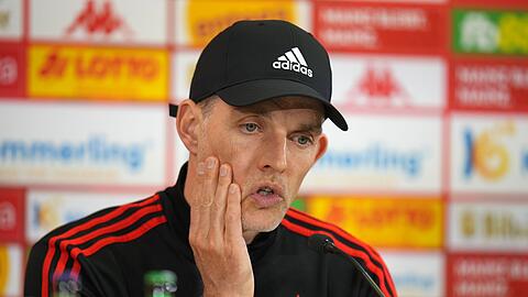 Der Münchner Trainer Thomas Tuchel spricht während einer Pressekonferenz.