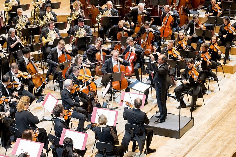 Tugan Sokhiev und die Münchner Philharmoniker.
