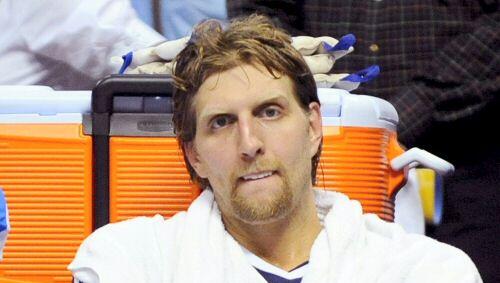 Sorgenvolle Miene: Dirk Nowitzki in Denver Sorgenvolle Miene: Dirk Nowitzki in Denver