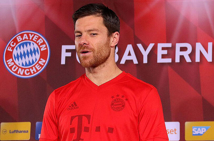 Xabi Alonso hat heute das aus Müll der Weltmeere hergestellte Bayern-Trikot präsentiert.
