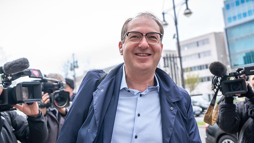 Hat gut lachen: Alexander Dobrindt soll neuer Bundesinnenminister werden. (Archivbild)