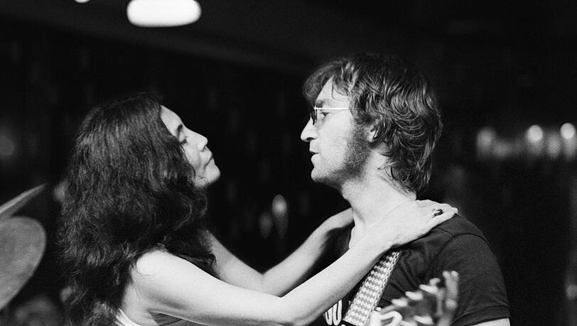 John Lennon und Yoko Ono in einer Szene des Films "One To One: John & Yoko". John Lennon und Yoko Ono in einer Szene des Films "One To One: John & Yoko".