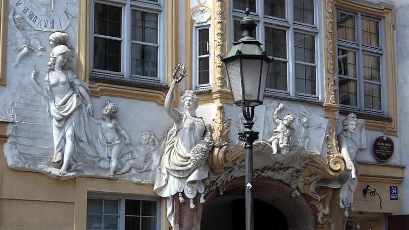 Das schönste Haus in der Sendlinger Straße: das Asamhaus mit seinem Schmuck aus dem 18. Jahrhundert.
