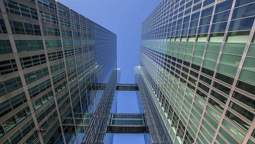 Büromieten sind stabil: Blick hoch zu den Highlight-Towers. Büromieten sind stabil: Blick hoch zu den Highlight-Towers.