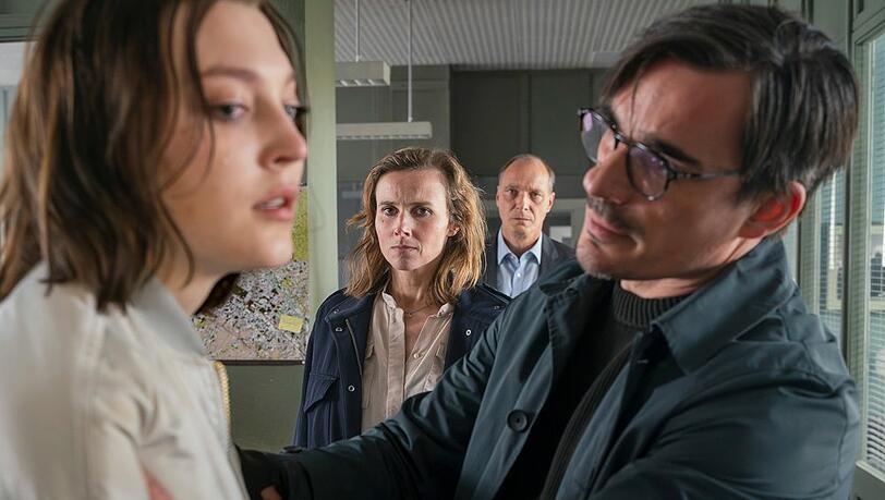 Am Sonntag läuft "Tatort: Herz der Dunkelheit" aus Dresden mit (v.l.): Romy Brahms (Charlotte Krause), Karin Gorniak (Karin Hanczewski), Peter Michael Schnabel, (Martin Brambach) und Paul Brahms (Hannes Wegener).