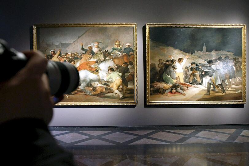 Francisco de Goya (1746-1828): "Die Erschießung der Aufständischen am 3. Mai 1808" (r.), ausgestellt im Prado in Madrid. Das Werk zeigt mit erbarmungsloser Härte das gewaltsame Ende der französischen Besatzung in Spanien (1808-1813). Entstanden ist das Gemälde 1814 und hat eine stolze Größe von 2,55 x 3,45 Meter.