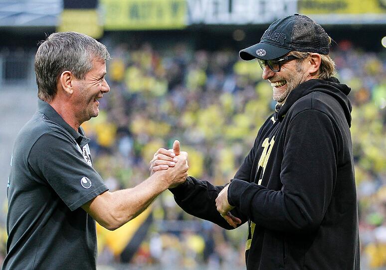 Sie waren in dieser Saison Gegner im Pokal: Funkel mit Borussia Dortmunds Trainer Jürgen Klopp. Der BVB siegte mit 2:0.