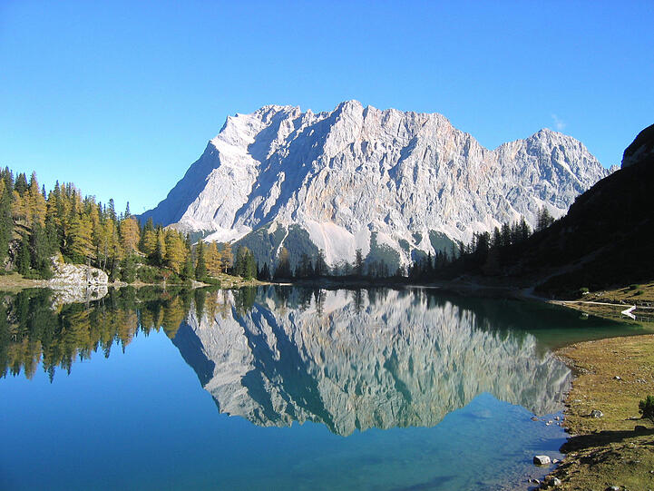 Am Seebensee sieht man die Zugspitze doppelt.