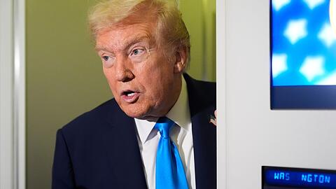 Trump macht Druck auf die Hamas, weitere tote Geiseln schnell zu übergeben.
