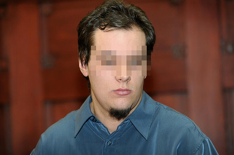 In Ketten vorgeführt: Nico H. auf dem Weg zum Gericht.