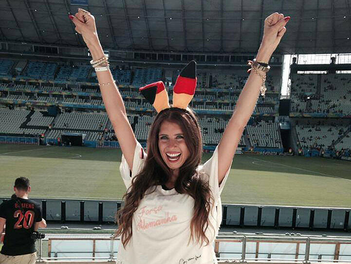 Mats Hummels' Freundin feiert sich auch gerne selbst: Cathy Fischer bei einem Vorrundenspiel in Fortaleza