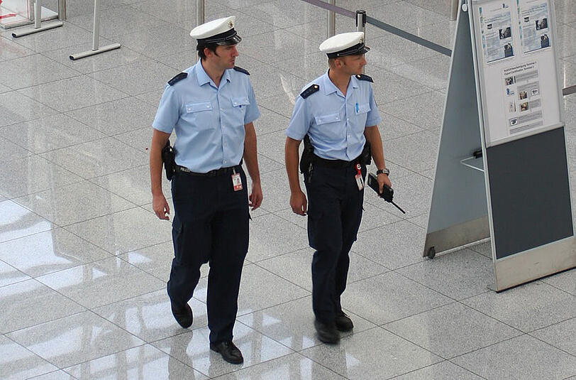 Die Bundespolizei ist nicht nur für die Grenzkontrollen am Flughafen München verantwortlich, sondern auch für die Sicherheit der Passagiere und Mitarbeiter. (Beispielbild)