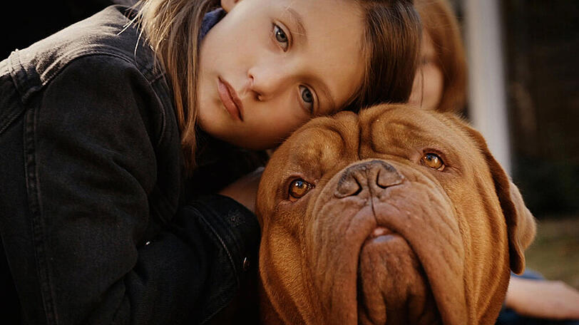 "Meine Nachbarn mit dem dicken Hund": Saphir (Theodora Tetzlaff) und die Hündin Frau Hirschberger sind ein Herz und eine Seele