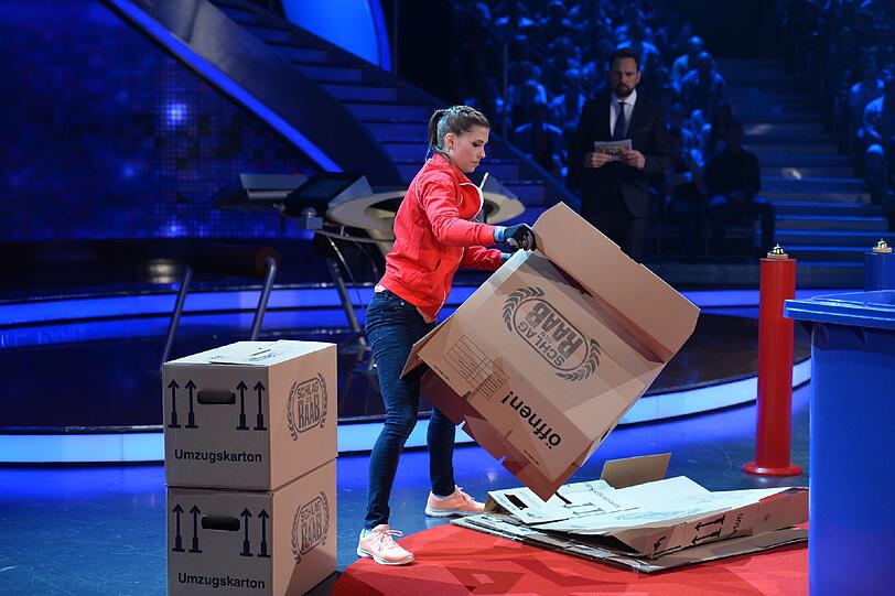 Maria (27) hat es geschafft und als erste Frau bei "Schlag den Raab" gewonnen. Die Bilder von der Show.