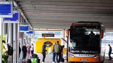 Derzeit gilt die Testpflicht nur für Flugreisende. Das soll sich ändern.